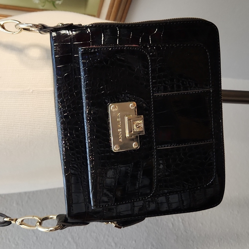 ANNE KLEIN black croc pattern crossbody purse pink liner